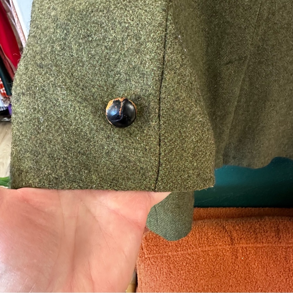Vintage Olive Green Coat with Black Collar - Picture 5 of 9